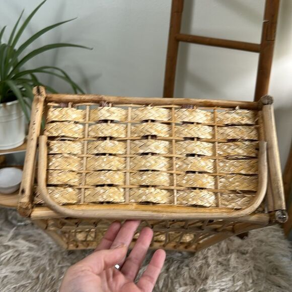 Vtg Lightweight Wicker Rattan Hanging/Sitting Woven Wall Bathroom Accent Shelf - Picture 13 of 17